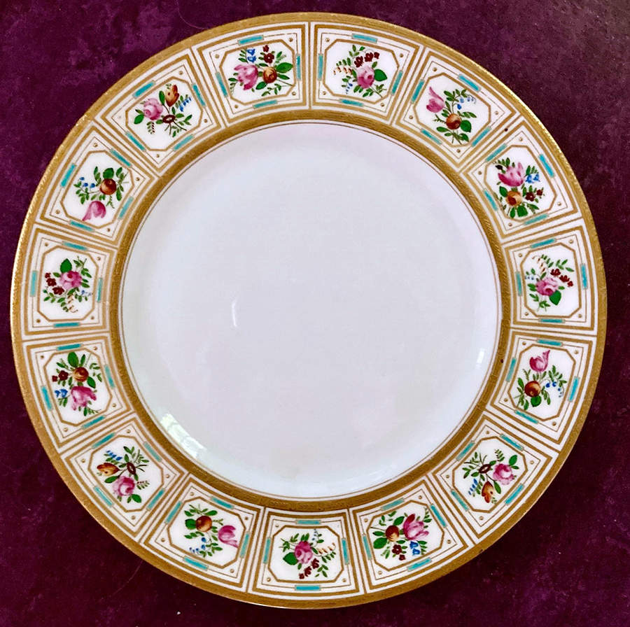 RO8391 Dinner Plate by Royal Doulton-1