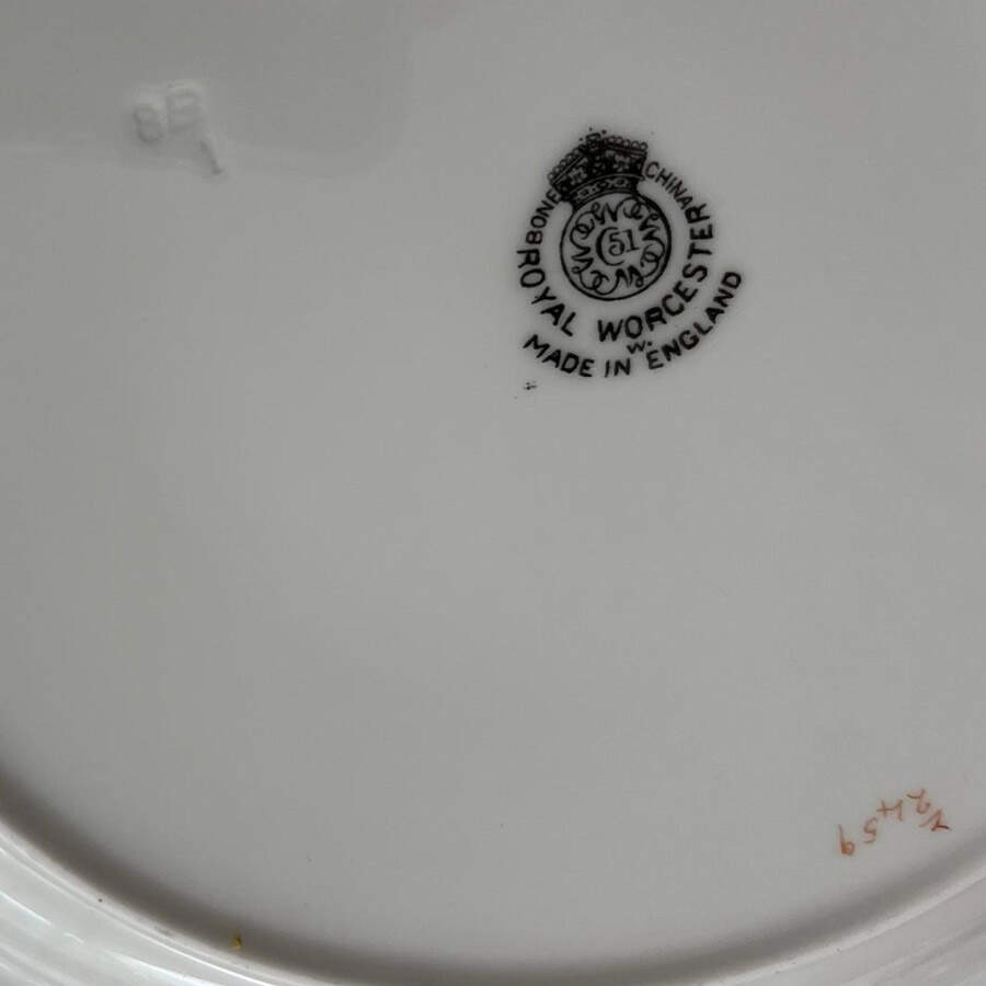 Z2459 Dinner Plate by Royal Worcester-1