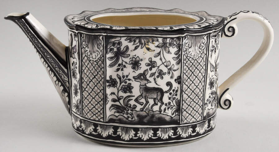 Seventeenth Century (XVII) Black Teapot No Lid by Real Ceramica-1