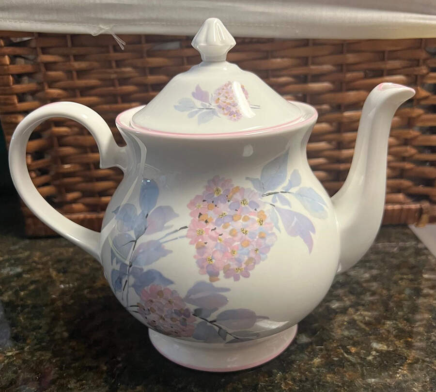 Summer Lilac Teapot & Lid by Royal Grafton-1