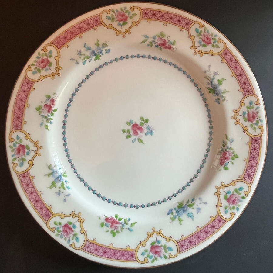 W9202 Dinner Plate by Royal Worcester-1