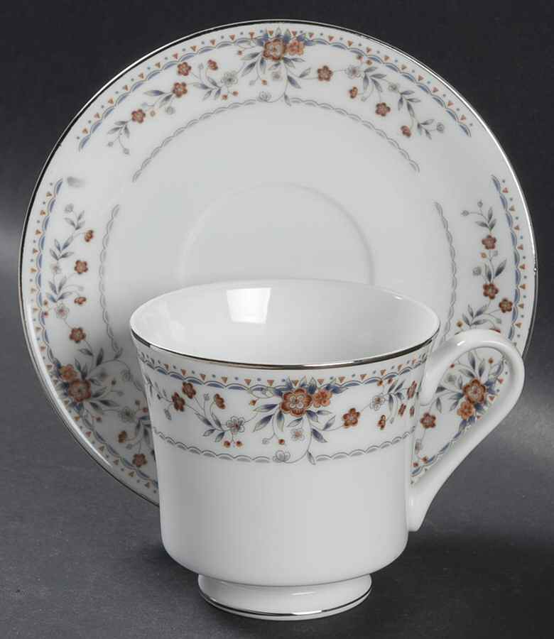 Claremont Footed Cup & Saucer Set by Sone-1