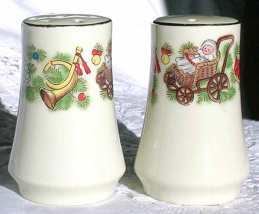 Toy Shop Salt & Pepper Set by Shibata Toki-1