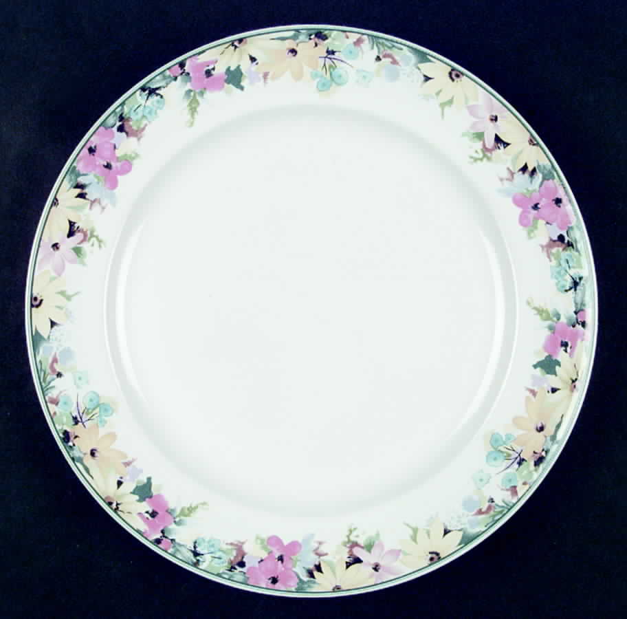 Garden Sachet Dinner Plate by Studio Nova-1