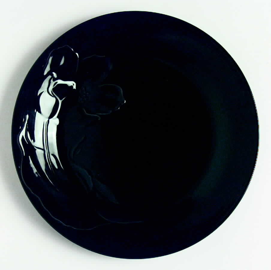 Tulip Black Dinner Plate by Studio Nova-1