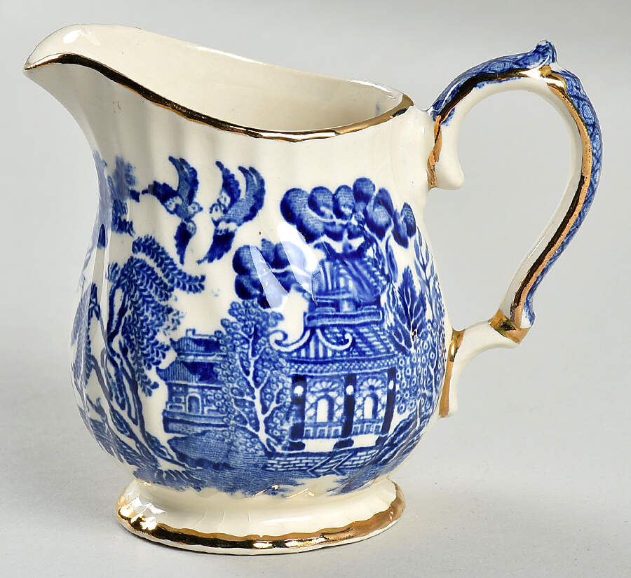 Blue Willow (Gold Trim) Mini Creamer by Sadler-1