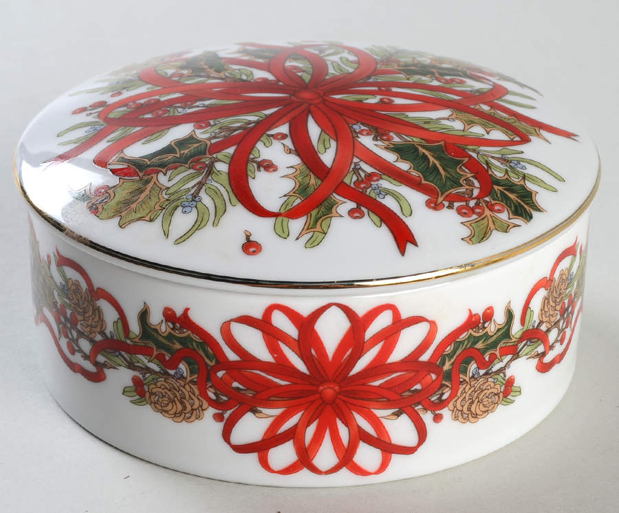 Christmas Garland 4" Round Box & Lid by Sadek-1