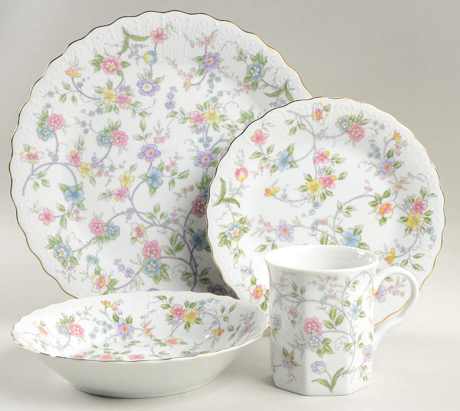 Corona (Gold Trim) 4 Piece Place Setting by Sadek-1