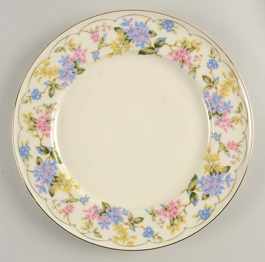 Alice Cake Plate by Sadek-1
