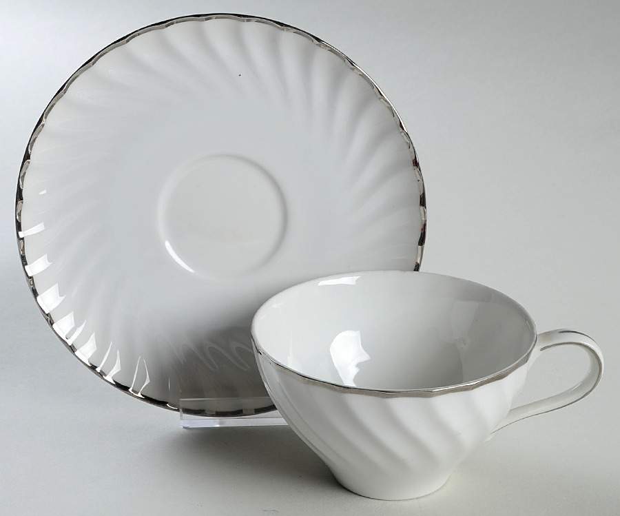 Christine Flat Cup & Saucer Set by Saji-1