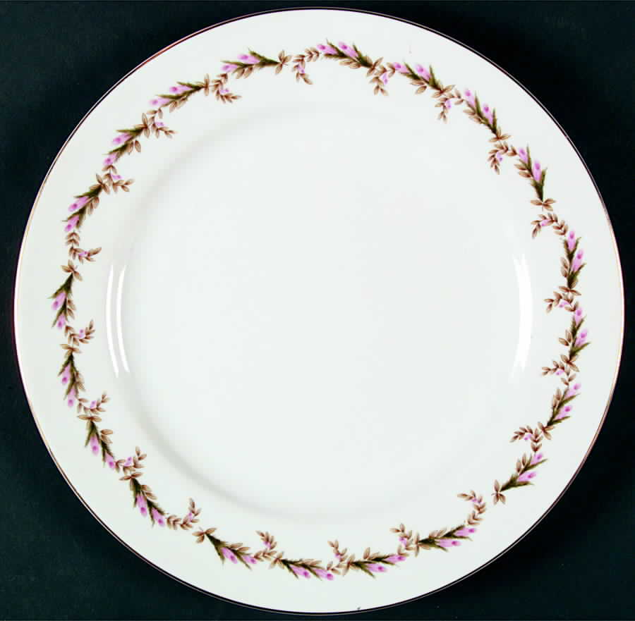 Rosebud Garland Dinner Plate by Saji-1