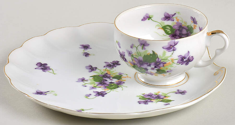 Sweet Violet Snack Plate & Cup Set by Saji-1