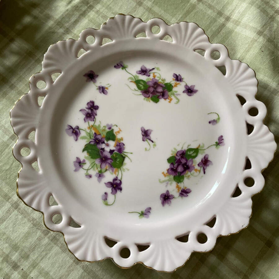Sweet Violet Tea Plate by Saji-1