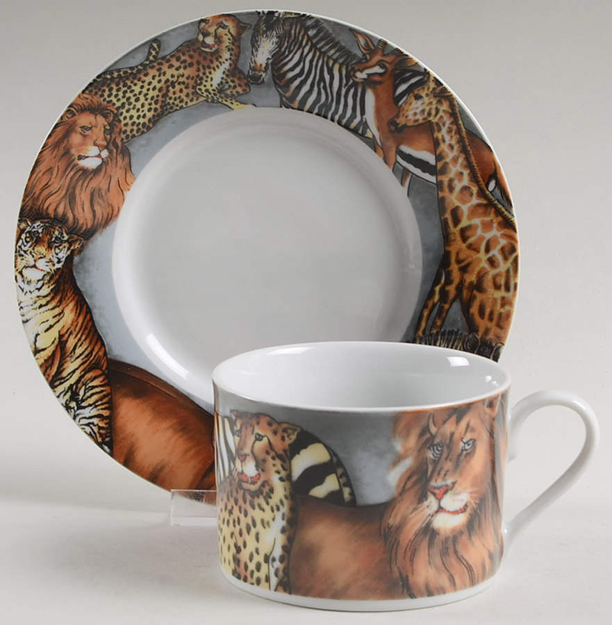 La Menagerie Flat Cup & Saucer Set by Sakura-1