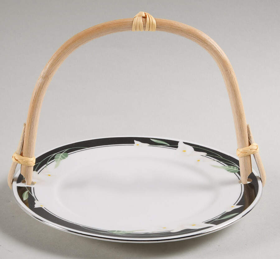 Black Fantasy 5 3/8"-5 5/8" Bamboo Handled Serving Plate  HC by Sango-1