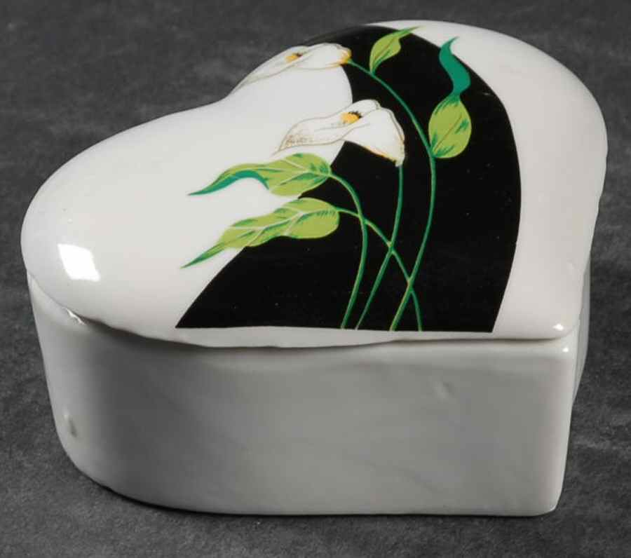 Black Lilies (Quadrille) Heart Shape Box & Lid by Sango-1