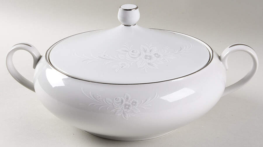 Cantata Round Covered Vegetable by Sango-1