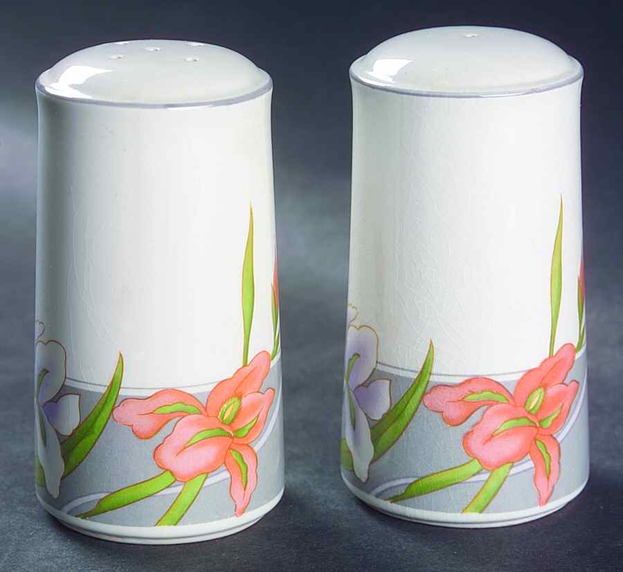 Cherish Salt & Pepper Set by Sango-1