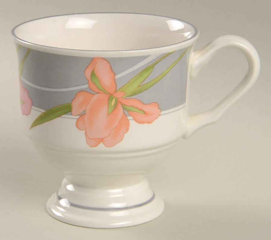 Cherish Footed Cup by Sango-1