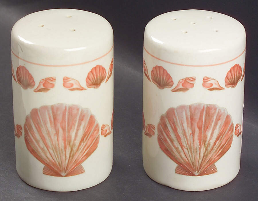 Coquille (Korea, Taiwan) Salt & Pepper Set by Sango-1