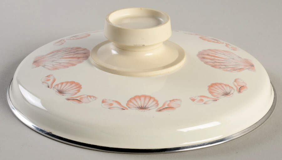 Coquille (Korea, Taiwan) Lid for 2.5 Quart Metal Dutch Oven by Sango-1