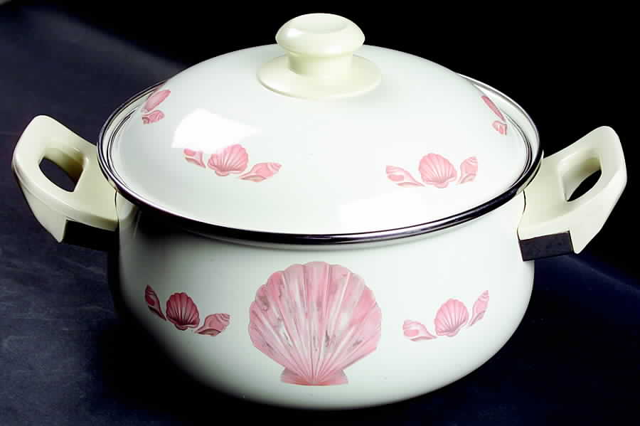 Coquille (Korea, Taiwan) 4 Quart Metal Covered Casserole by Sango-1