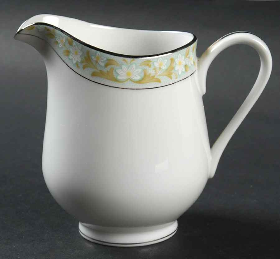 Daisy Chain Creamer by Sango-1