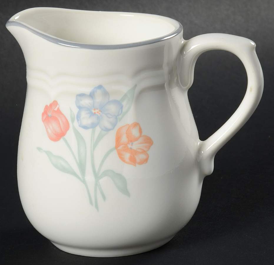 Hampshare Creamer by Sango-1