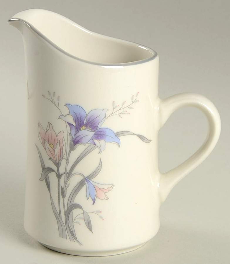 Manor Creamer by Sango-1