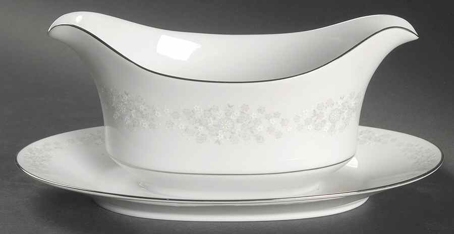Mayflower Gravy Boat with Attached Underplate by Sango-1