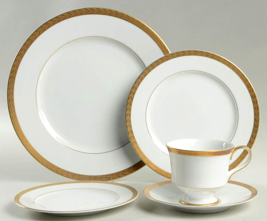 Royalty 5 Piece Place Setting by Sango-1