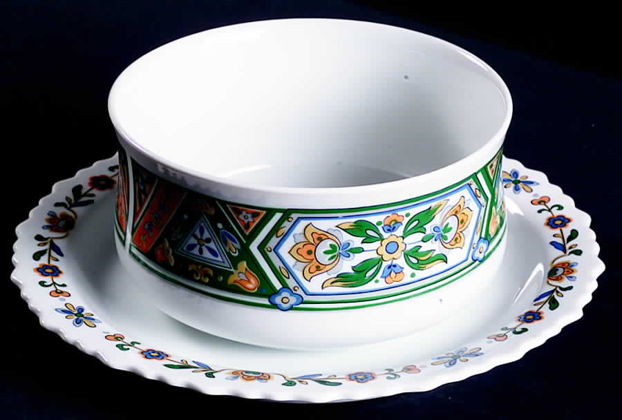 Shalon Gravy Boat with Attached Underplate by Sango-1