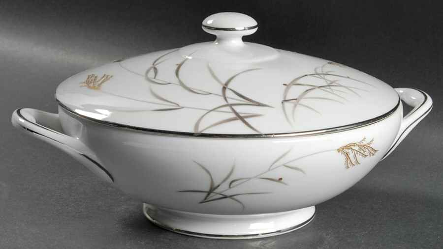 Susuki Round Covered Vegetable by Sango-1
