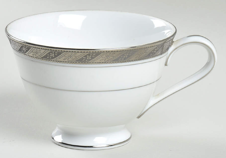 Victoria Footed Cup by Sango-1