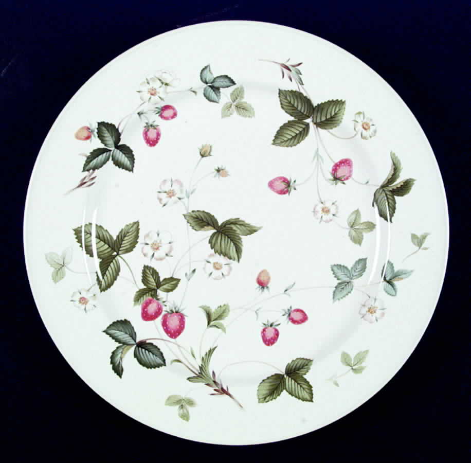 Berry Patch Dinner Plate by Savoir Vivre-1