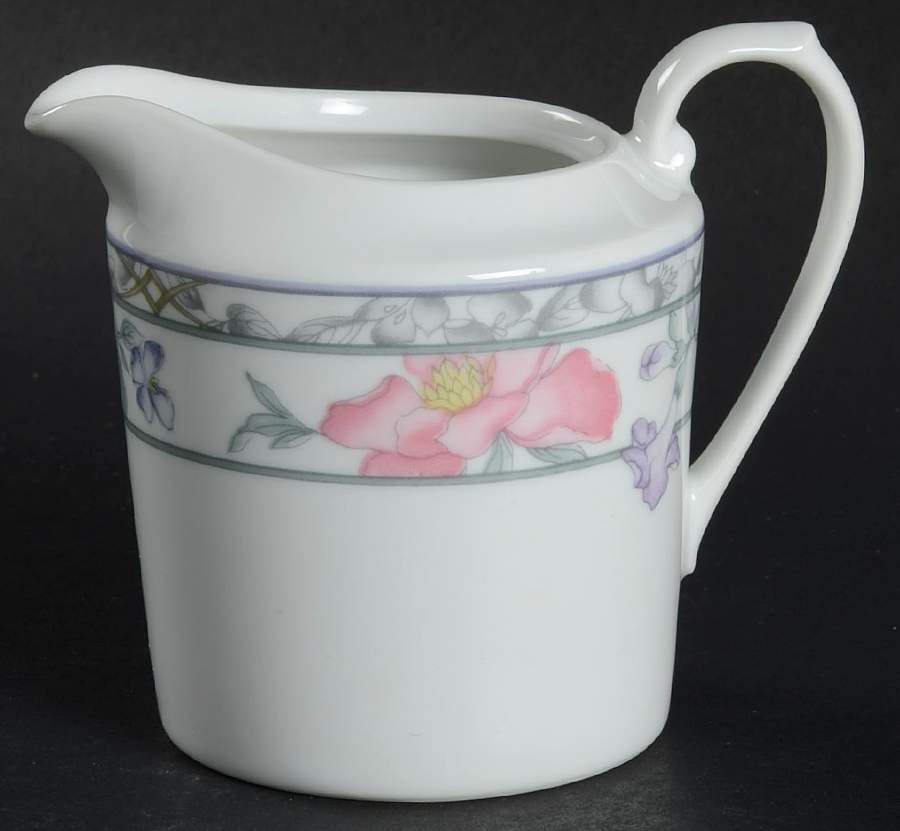 Fresh Bouquet Creamer by Savoir Vivre-1