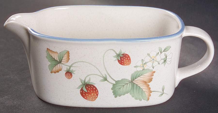 Luscious Gravy Boat by Savoir Vivre-1
