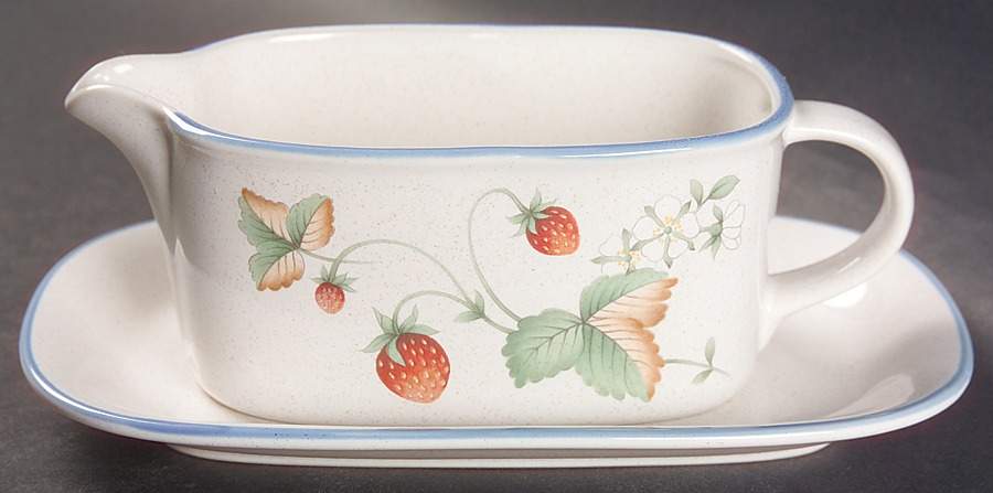 Luscious Gravy Boat & Underplate by Savoir Vivre-1