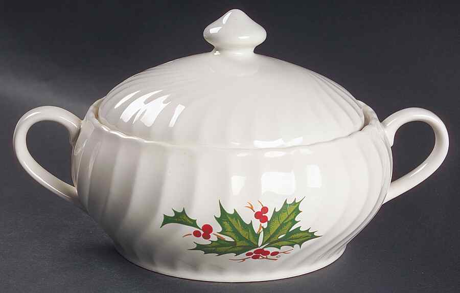 Holly Round Covered Vegetable by SCIO-1