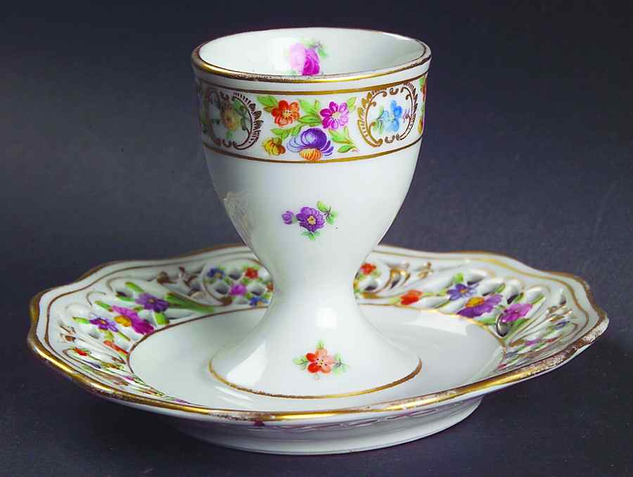 Chateau Dresden-Royal Dresner Art Egg Cup with Attached Underplate by Schumann - Bavaria-1