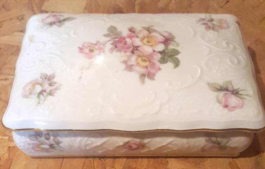 Wild Rose Scalloped (Coupe) Rectangular Box with Lid by Schumann - Bavaria-1