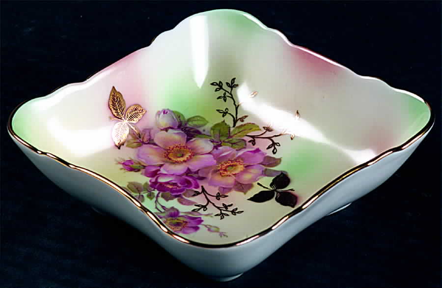 Wild Rose (Scallop, Rim, Embossed) Bon Bon by Schumann - Bavaria-1