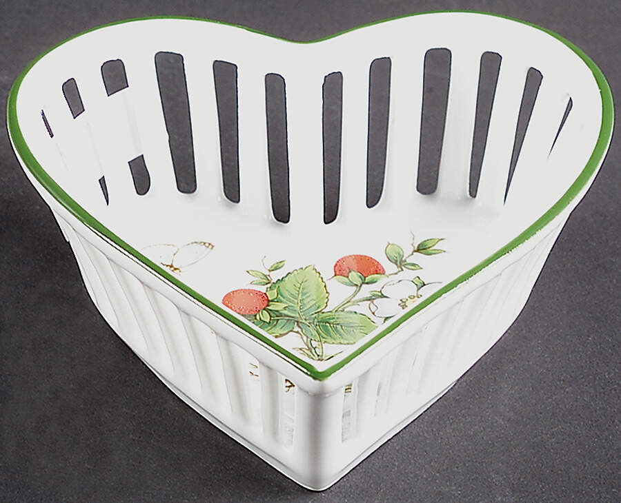 Wild Strawberry 4" Pieced Heart Shaped Dish by Schumann - Bavaria-1