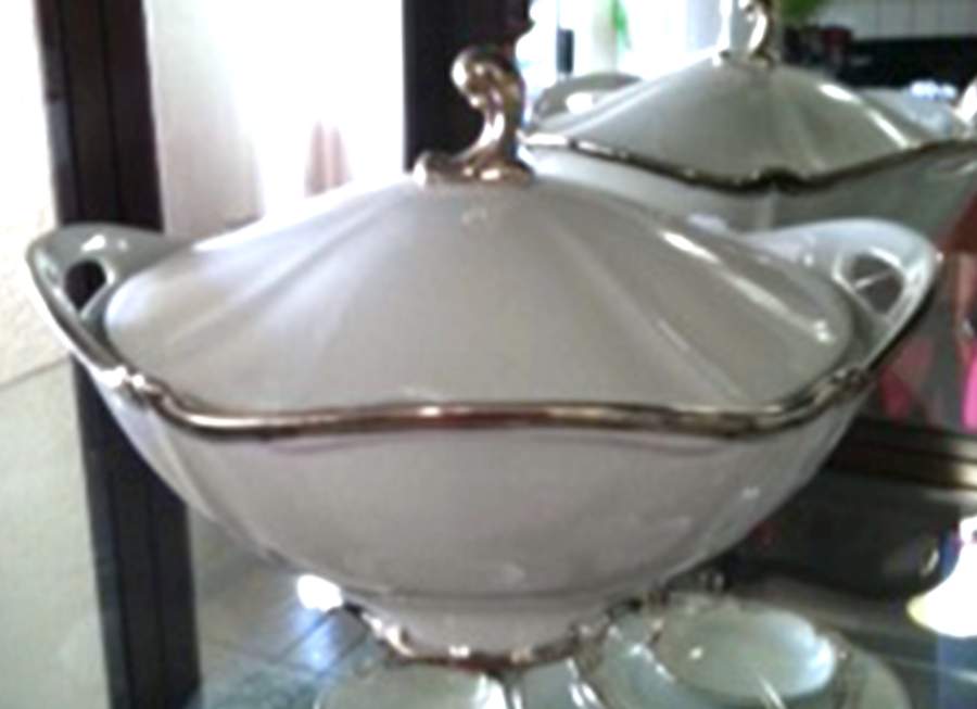 Elegance Round Covered Vegetable by Scherzer-1