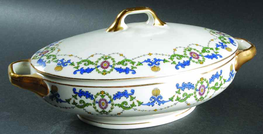 Volendam Oval Covered Vegetable by Scherzer-1
