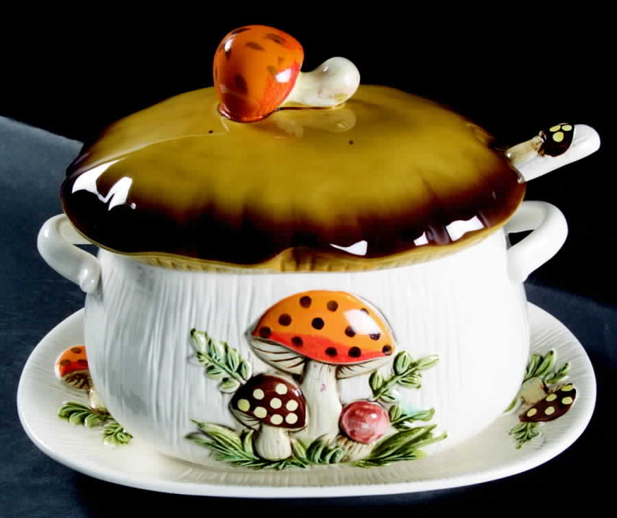 Merry Mushroom Tureen & Lid w/Ladle & Underplate by Sears-1