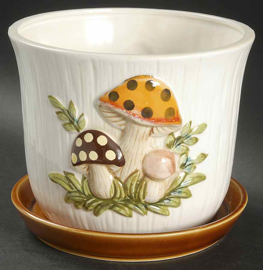 Merry Mushroom 4" Flower Pot with Underplate by Sears-1