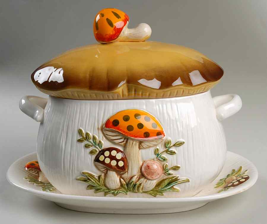 Merry Mushroom Tureen & Lid w/Underplate by Sears-1