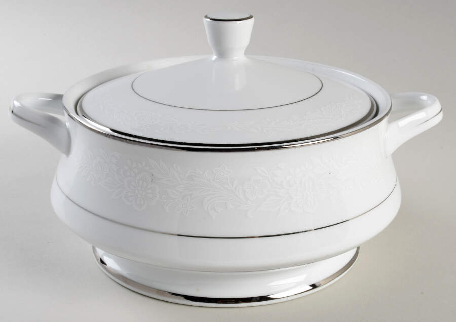 Audrey Round Covered Vegetable by Seizan-1