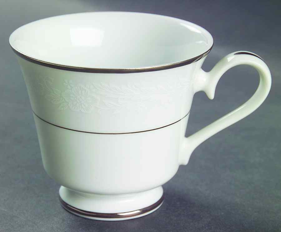 Audrey Footed Cup by Seizan-1